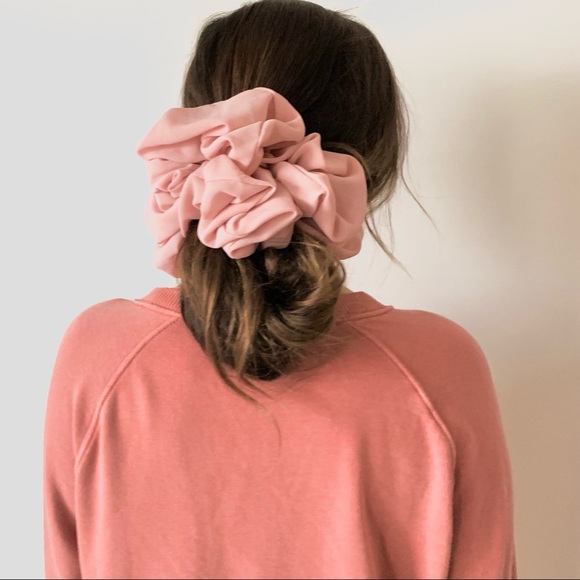 Joiia Jumbo Oversize XXL Scrunchie- Desert Rose - Picture 1 of 2